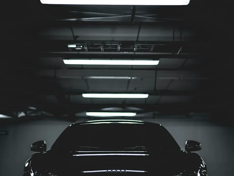 carro preto estacionado